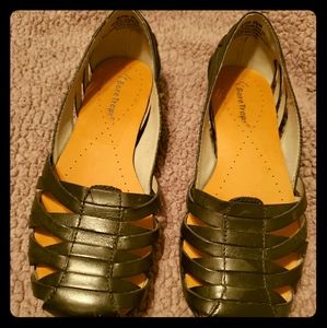 Beautiful shoes Bare traps